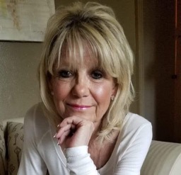 37146153_10205314762785819_4453548758562504704_n